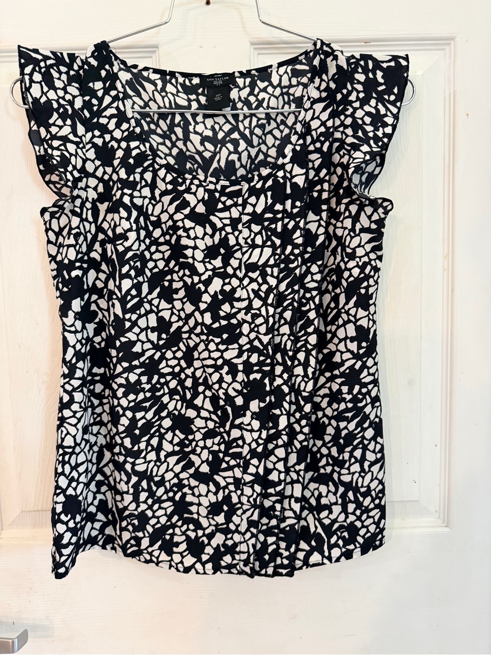 Ann Taylor Black and White Printed Flutter Sleeve Blouse